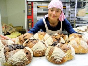 菅原初代(大食い魔女)は摂食障害だった?現在はパン屋で息子は発達障害?【爆報フライデー】