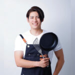 まるみキッチンは「ぼくは料理が嫌いです」と言う。料理レシピ本大賞を2年続けて受けた「やる気1%ごはん」シリーズの作り手