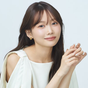 水越みさとは、比べる人。下地13種類の比較動画から、自分で立ち上げたヘアケアブランド「JoluXe」まで