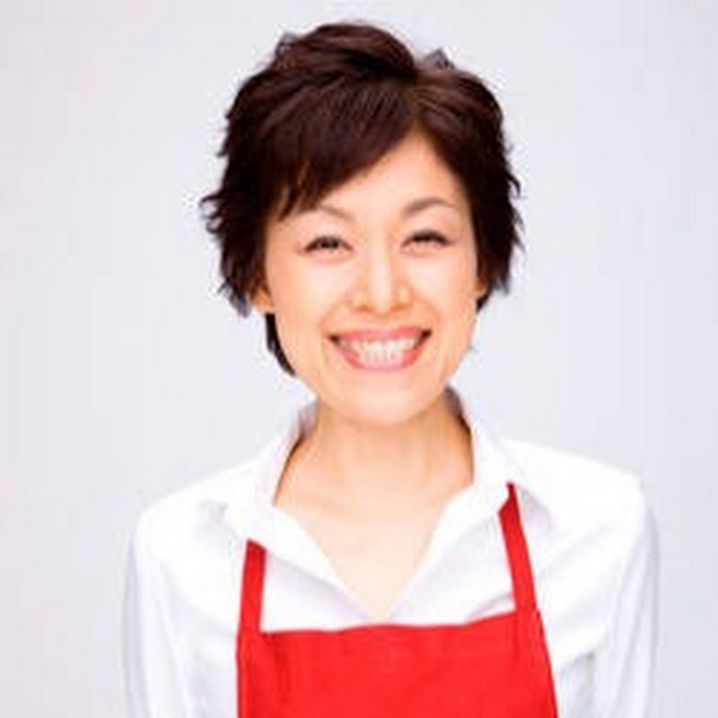 奥薗壽子は役者など16の仕事を経た家庭料理研究家。「超アナログ」で始めたYouTube日めくりレシピの歩み