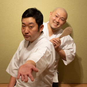 店の名前より先に、大将の顔を覚えてもらう。鮨屋のまさる（筑丸勝）と弟子たくみが横浜・関内の「日ノ出茶屋」で選んだ順番