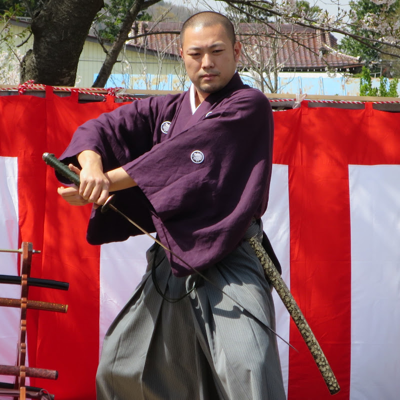 稽古の記録として始めたYouTubeから、郡山の日本刀専門店へ。剣道・居合道・抜刀道を修める藁斬り抜刀斎