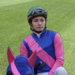 「後悔はないです」と鞭を置いた元JRA騎手・義英真。デビュー2日目の初勝利から、騎手時代の経験を生かす競馬予想のYouTubeへ